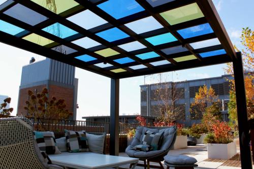 Frameless glass railing