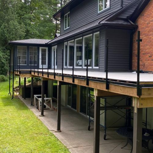 Glass panel railing for rooftop terrace