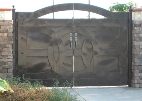 Frameless glass balustrade for pool area